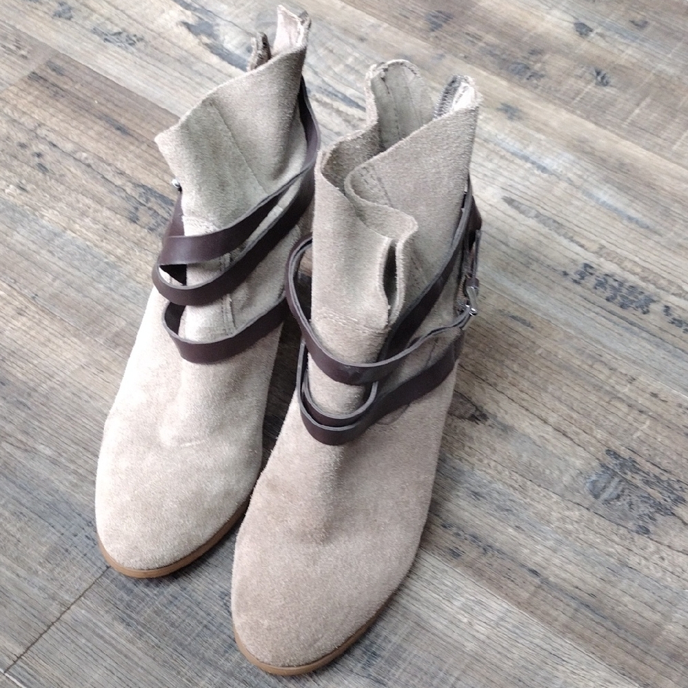 Carlos by Carlos Santana Tan and Brown Ankle Booties